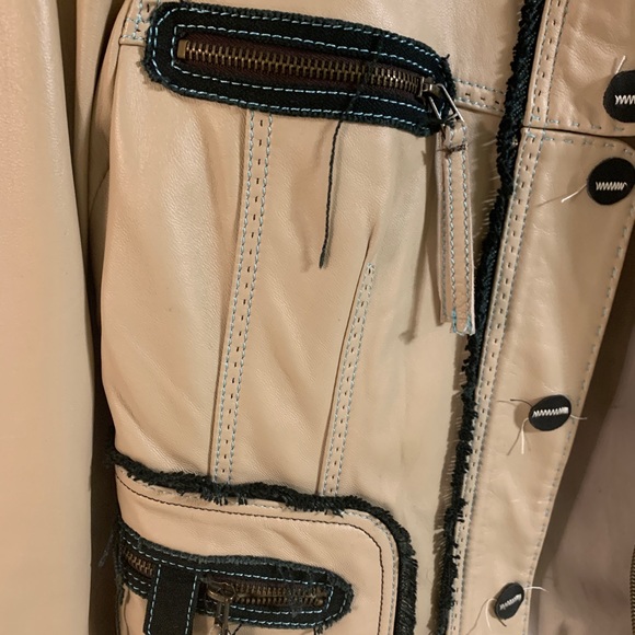 Beautiful handmade leather jacket by Leonardo. A Canadian company. - Picture 2 of 3